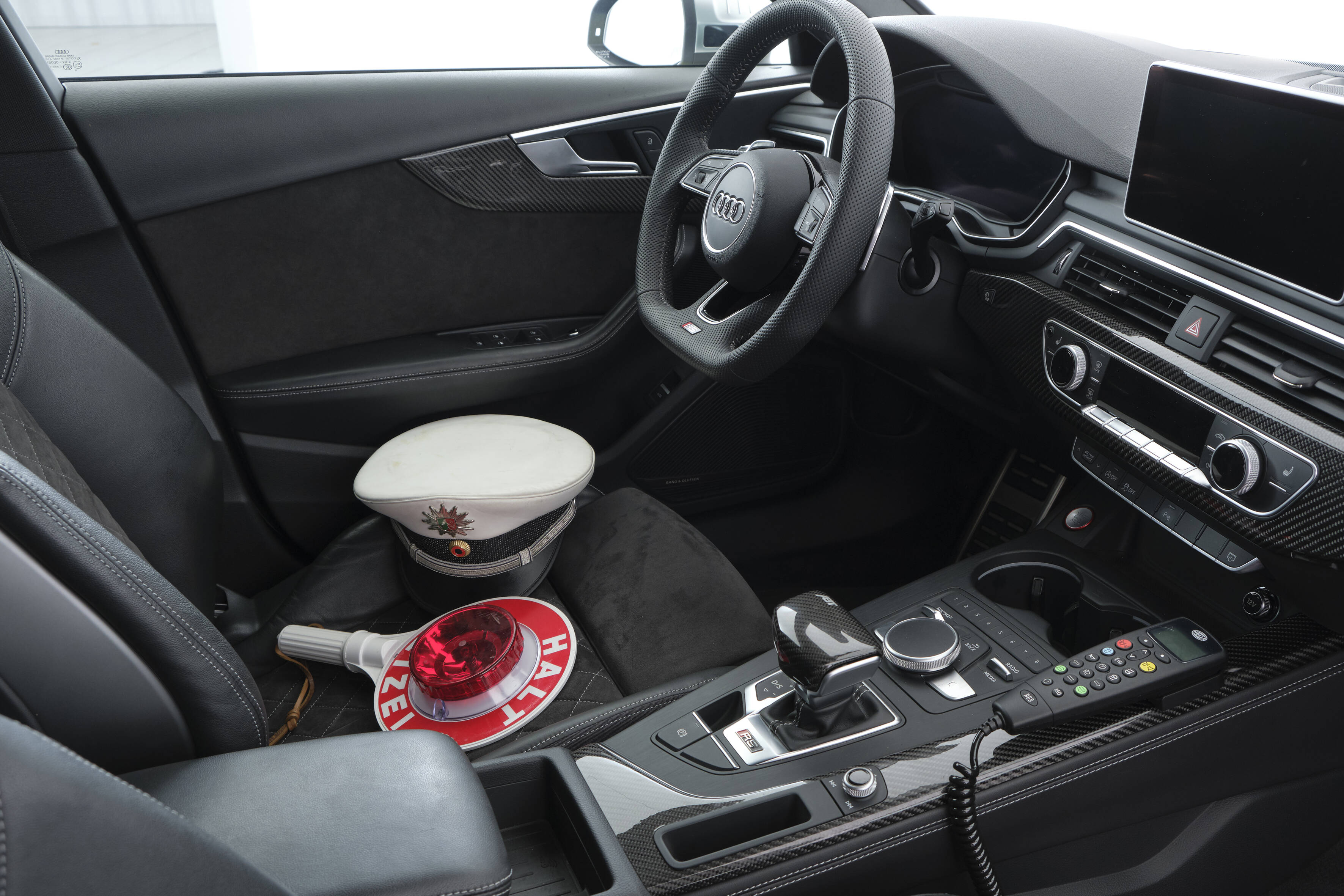 ABT RS4-R wird neues „Polizeiauto“ von TUNE IT! SAFE! - Audi