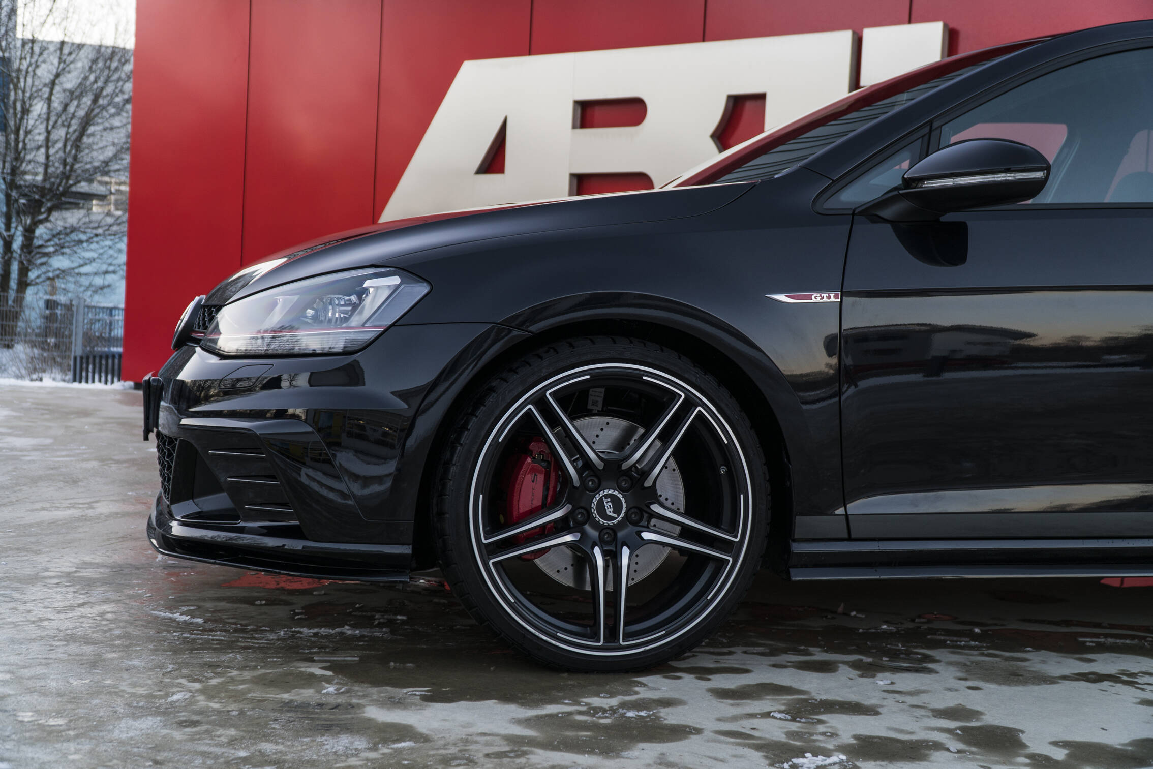 The VW Golf GTI Clubsport S with 370 HP and 460 Nm torque Audi Tuning