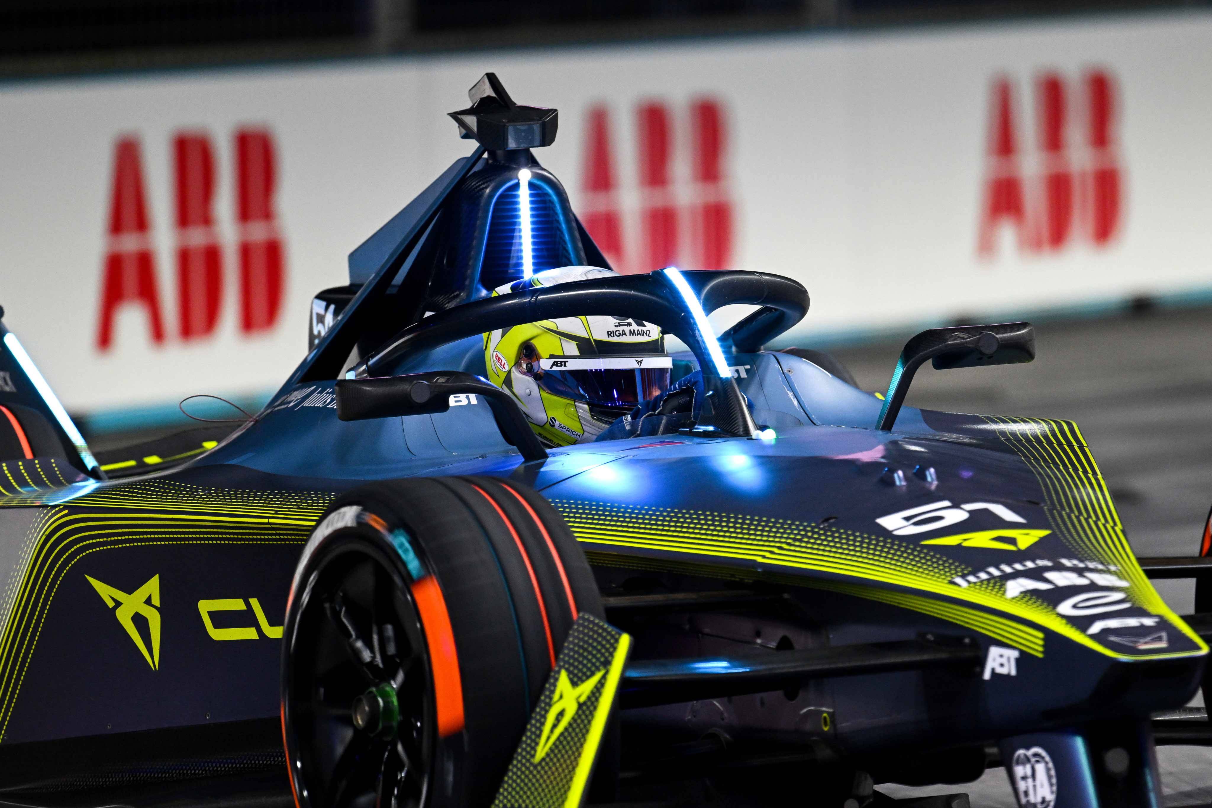 Frijns tops Formula E simulation race in Valencia test