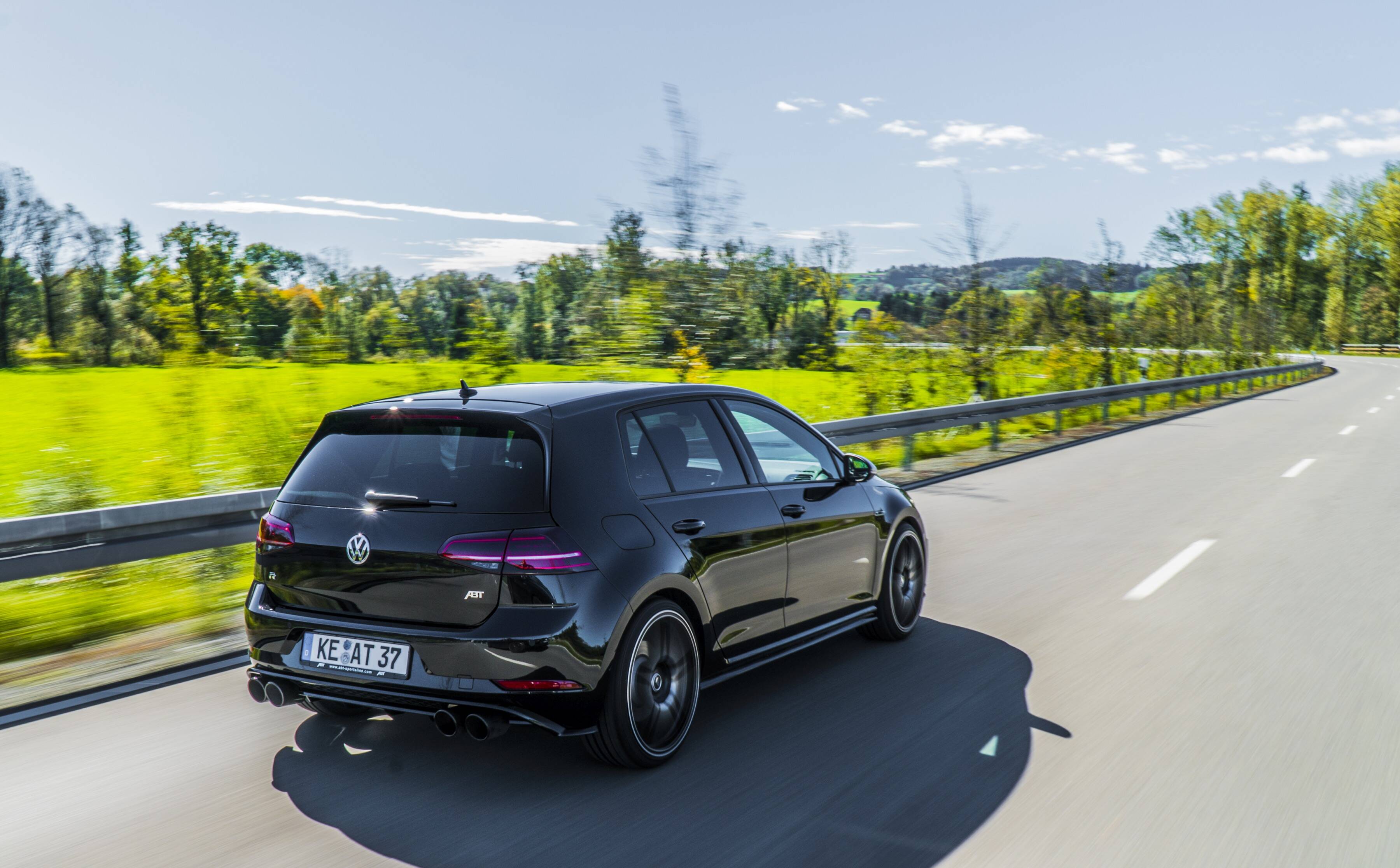 Golf equipment for the high-speed society – 400 HP in the ABT Golf
