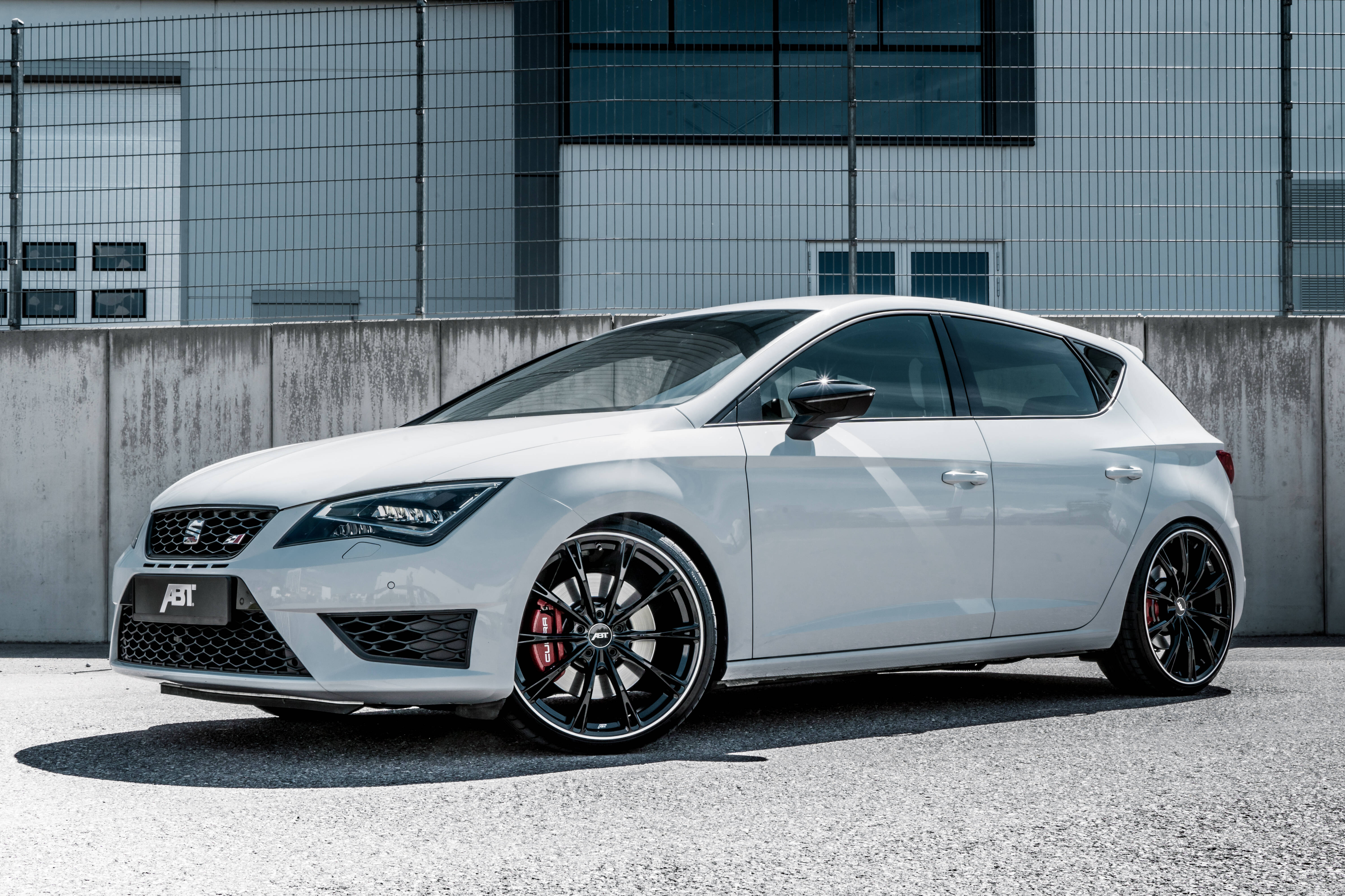 Leon King: ABT mobilizes 370 HP in the ST CUPRA 300 Carbon