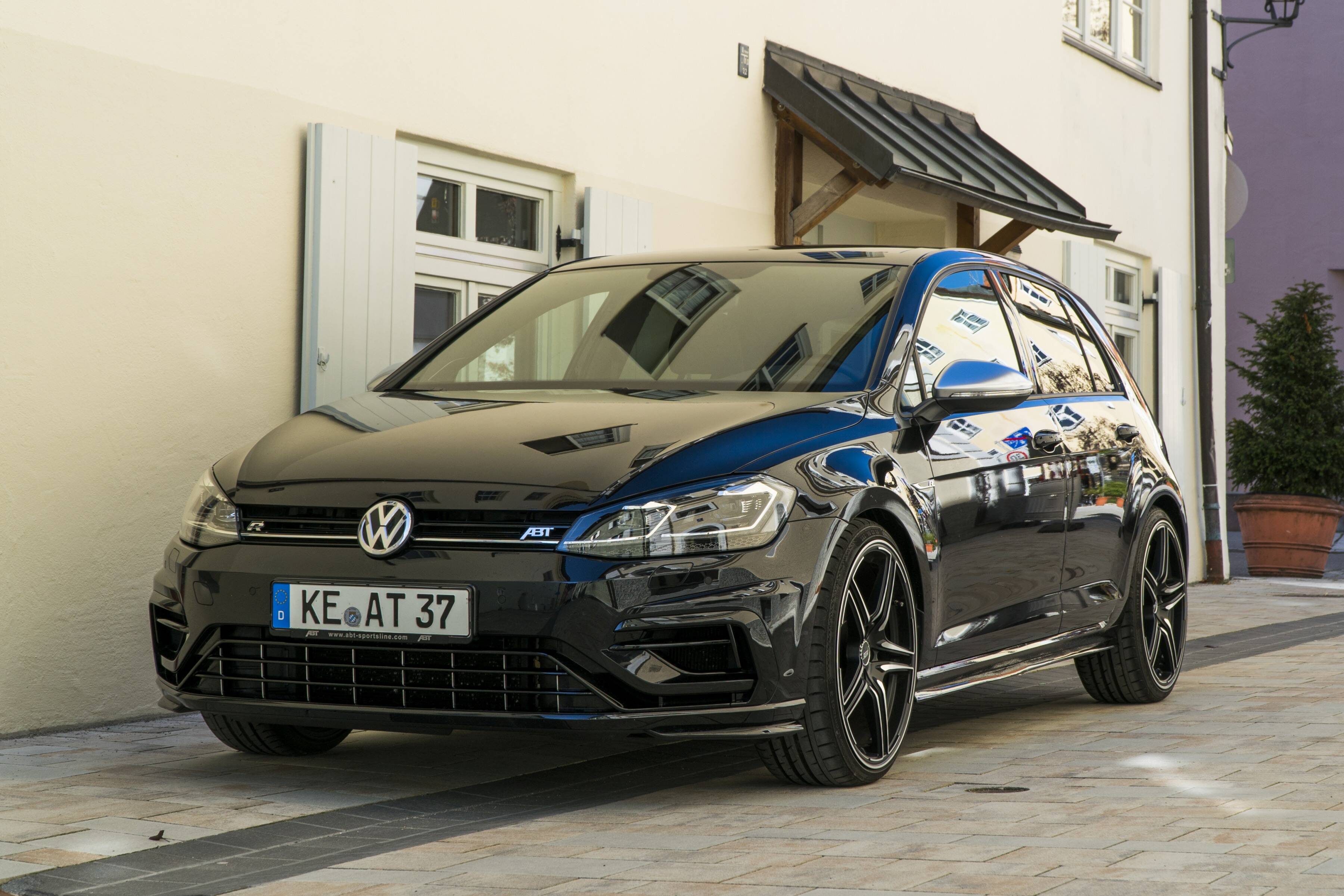 Golf equipment for the high speed society 400 HP in the ABT Golf