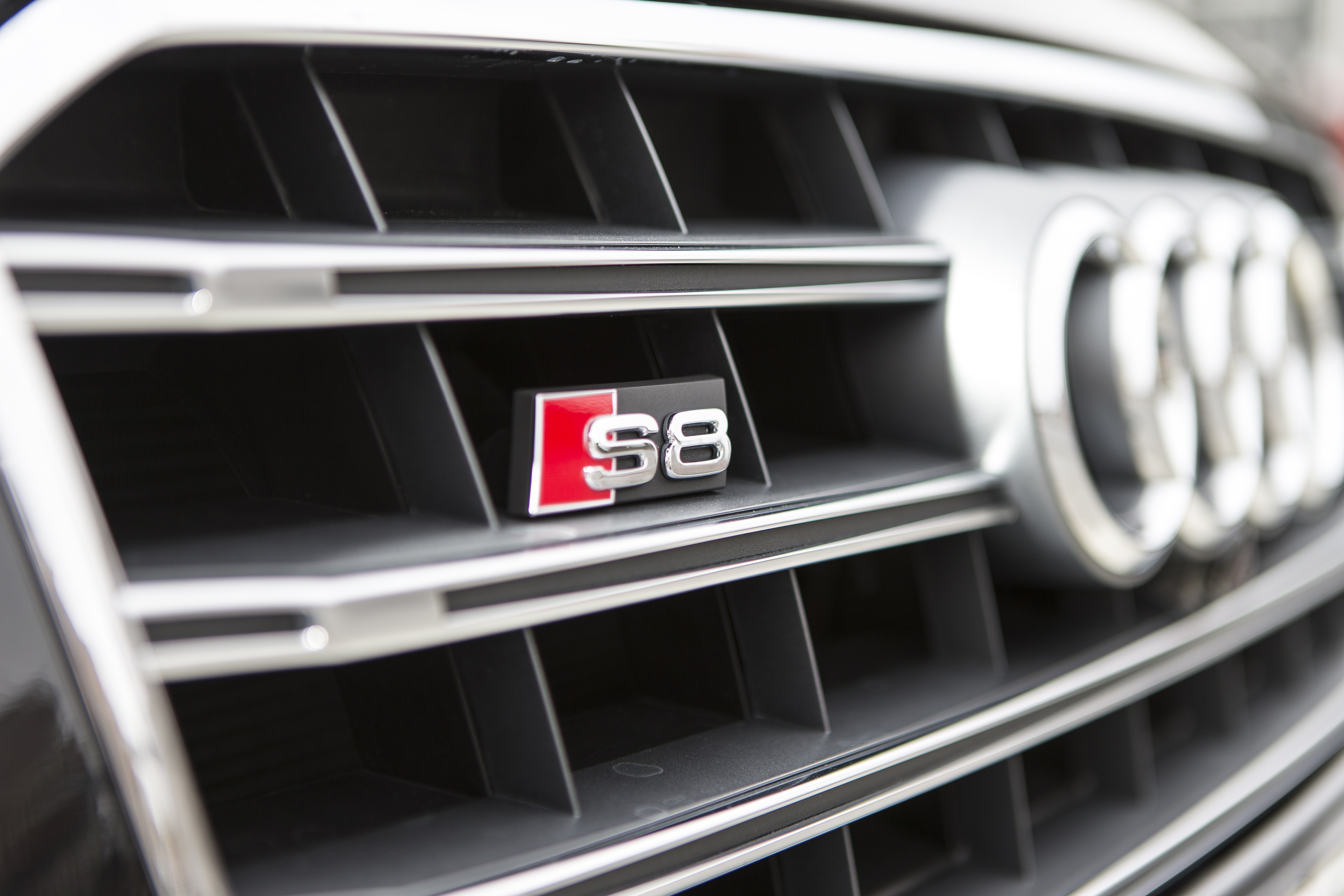 008 s. Audi s8 ABT. Решетка Ауди s8. Ауди s8 шильдик. Audi s8 logo.